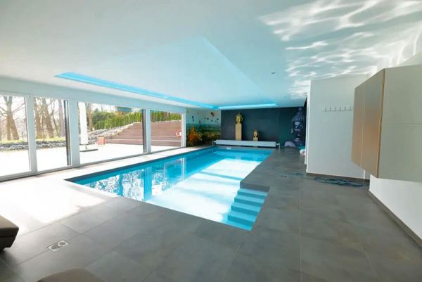 Leistung: Schwimmbadreinigung