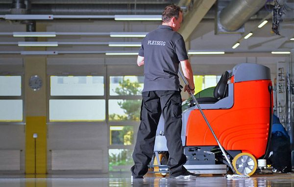 Leistung: Industrie- und Baureinigung