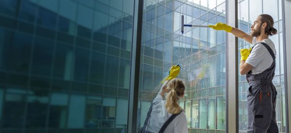 Leistung: Glas-, Grund- und Bauendreinigung